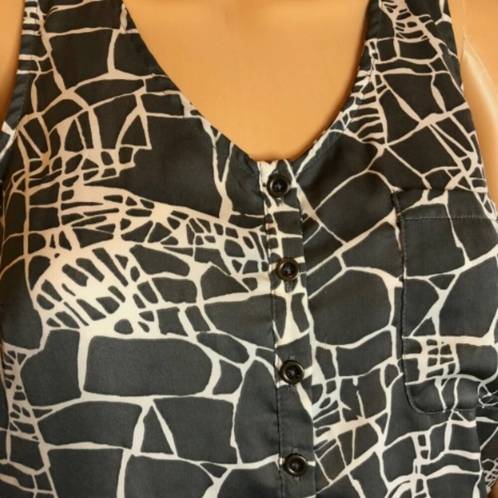 Mossimo Supply Co. Gray and White Patterned Blouse - Picture 14 of 15